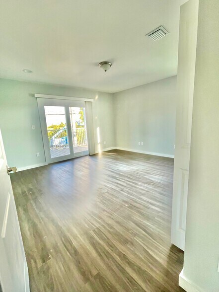 2nd Floor Master Bedroom/Bathroom/Balcony - 51 Barcelona Dr