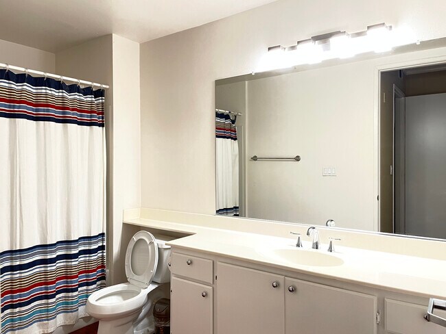 1st bathroom - 625 S Berendo St