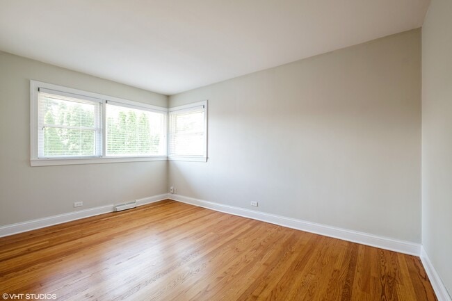 Building Photo - 233 Thelin Ct