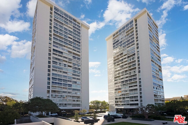 Building Photo - 2220 Ave of the Stars