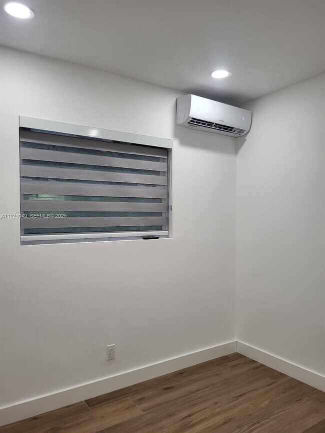 Building Photo - 245 SW 105th Pl