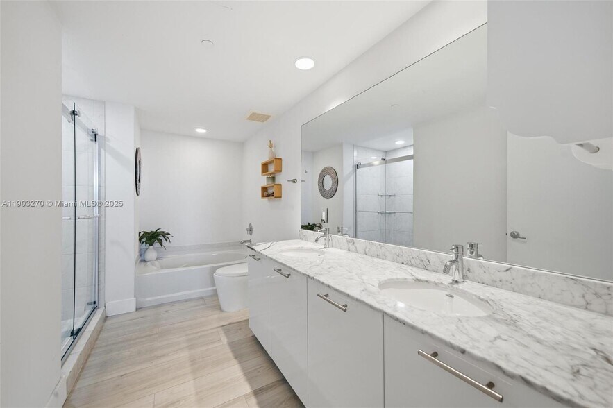 Building Photo - 951 Brickell Ave