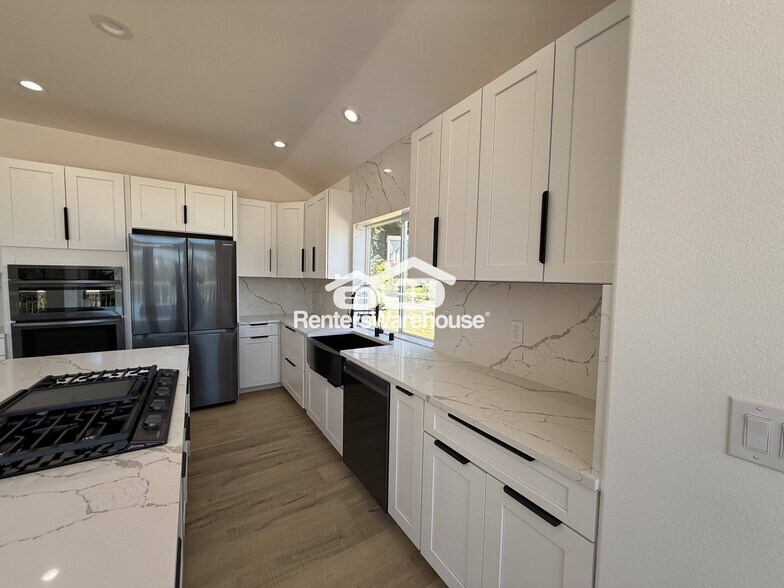 Building Photo - 2805 Chambers Bay Dr