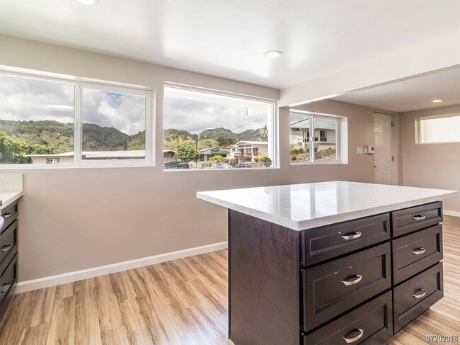 Building Photo - Moanalua Gardens 2BR/1.5Ba w/ 2 Parking