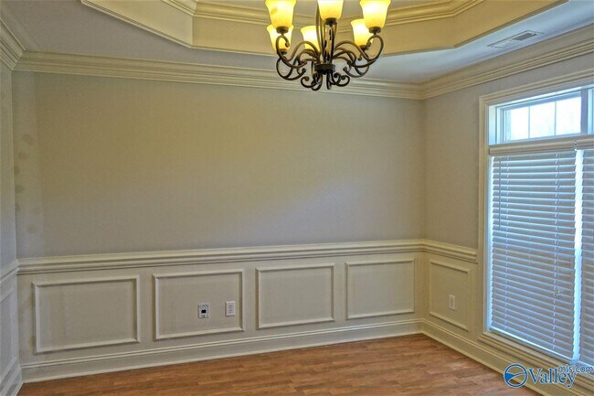 Building Photo - 16992 Woodhaven Dr