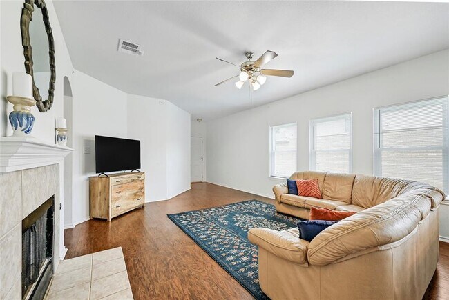 Building Photo - 808 N Creek Blvd