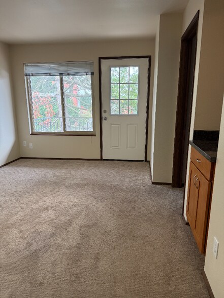 Building Photo - 8532 Phinney Ave N