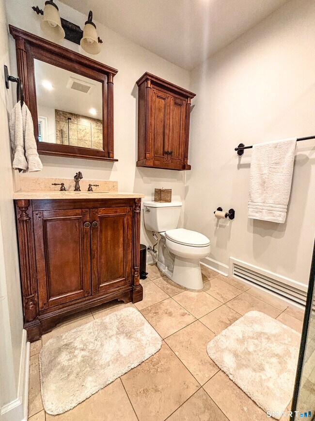 Building Photo - 120 Pilgrim Dr
