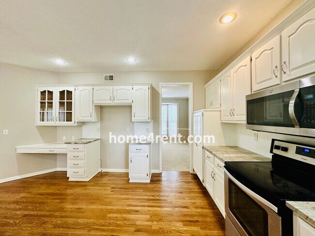 Building Photo - Beautifully Renovated Home in Olathe with a Finished Basement!