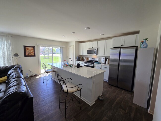Building Photo - 1801 Turtle Creek Dr