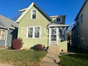 Building Photo - 1BD/1BA Duplex in Saint Paul Available Now