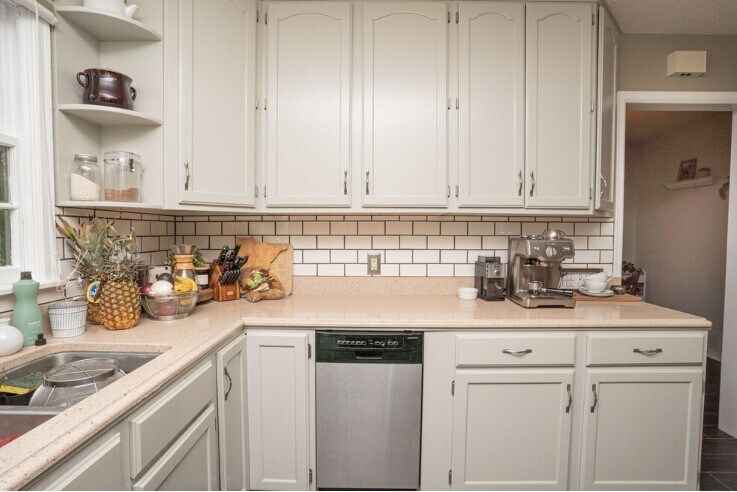 Primary Photo - 1905 44th Ave NE