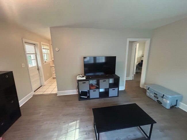 Building Photo - 1810 Atascadero Dr
