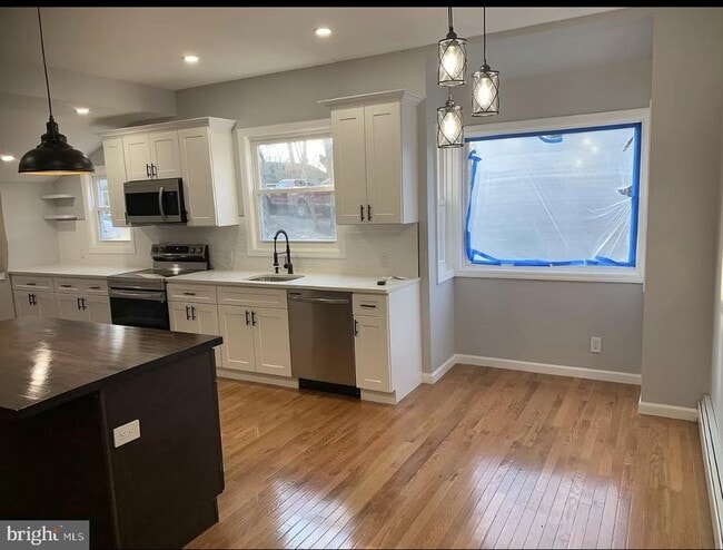 Building Photo - 67 Syringa St