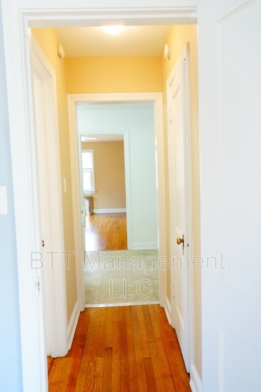 Building Photo - 812 Greenwood Cir