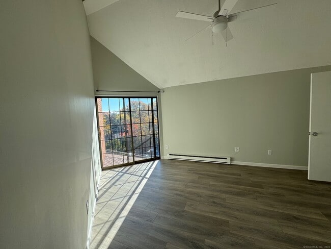 Building Photo - 181 Loomis Dr