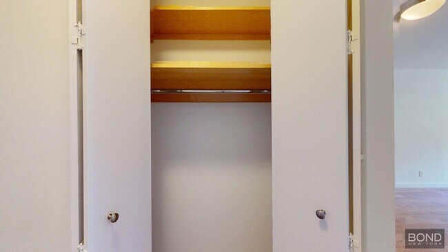 Building Photo - 247 W 87th St