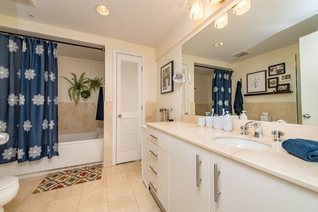 Building Photo - 210 South St