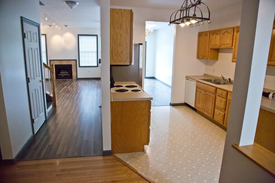 Building Photo - 1460 Blue Course Dr