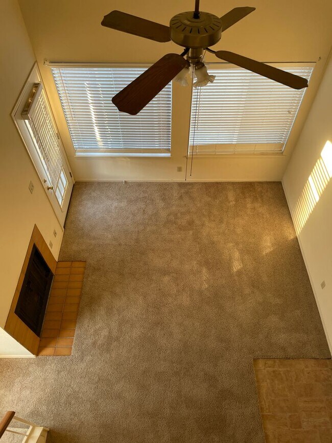 Building Photo - 2 bedroom 2 full bath loft condo, washer and dryer included