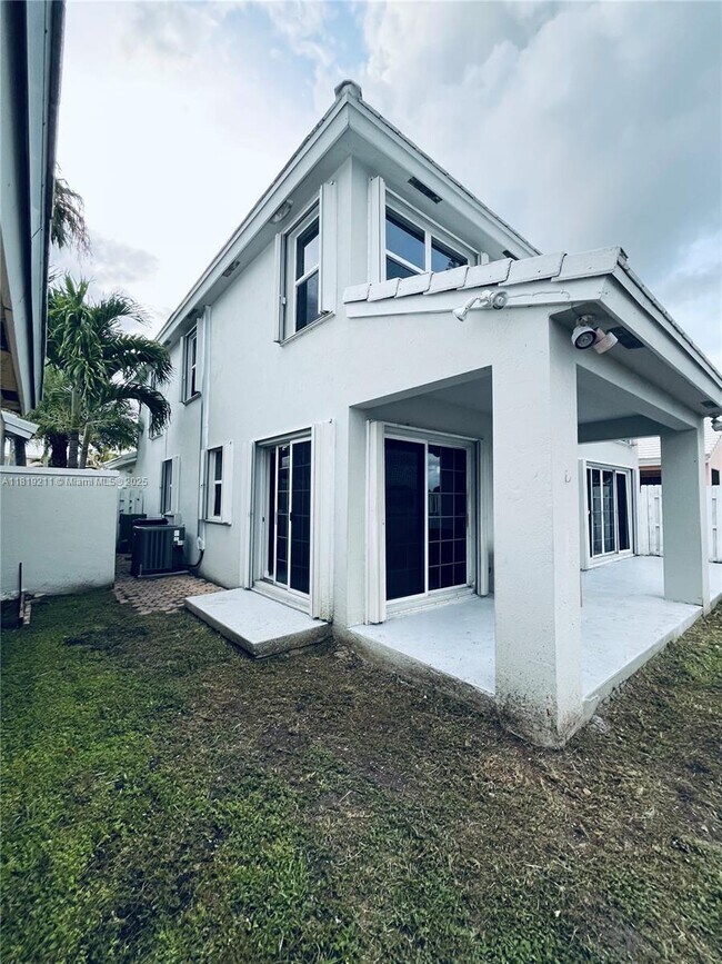 Building Photo - 4805 SW 154th Ave