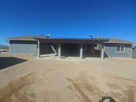 Building Photo - 354 W Hollamon St