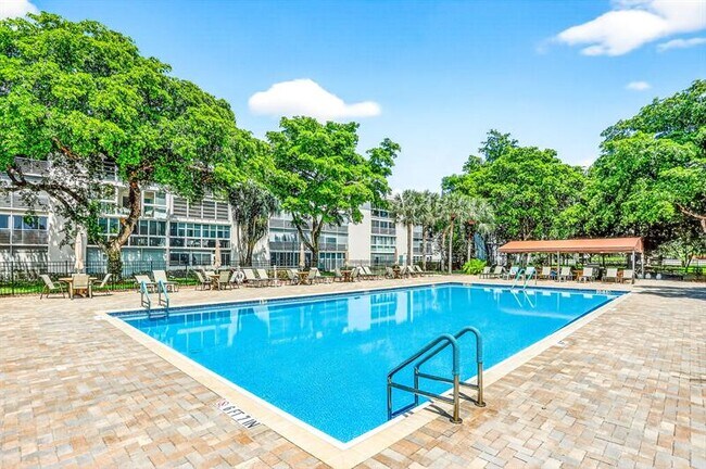 Building Photo - 2002 Granada Dr