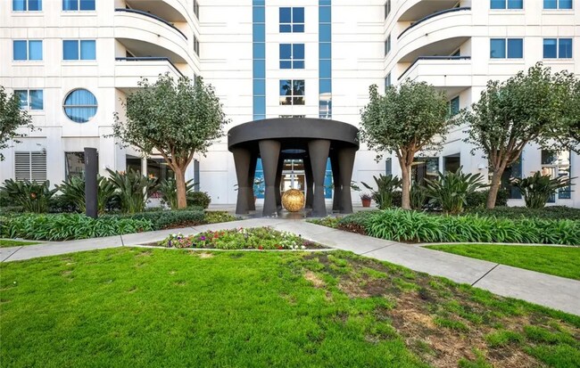 Building Photo - 525 E Seaside Way