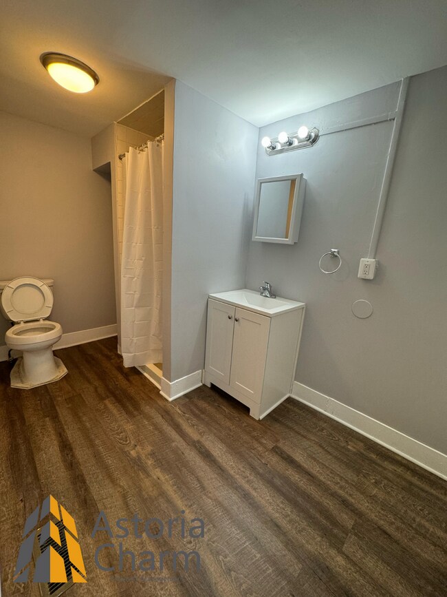 Building Photo - 1BD/1BA + Den Townhouse For Rent!
