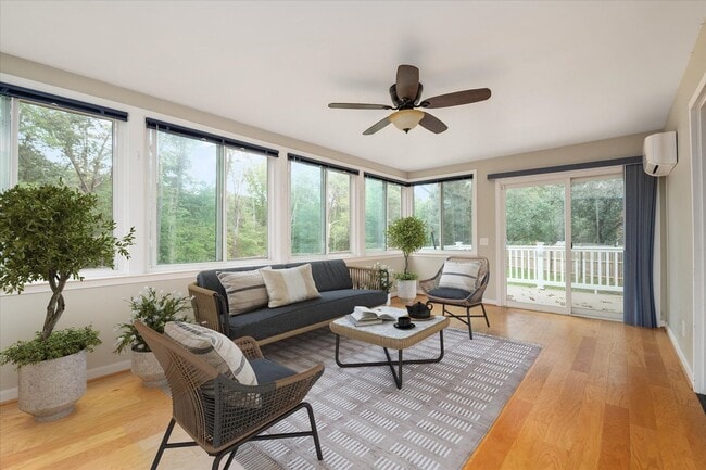 Building Photo - Charming Colonial in Elmhurst Station
