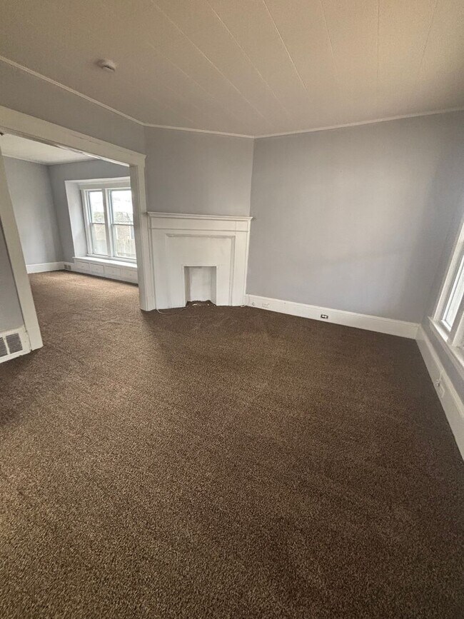 Building Photo - 4bd Single Section 8/Cash Pay