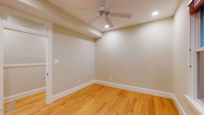 Building Photo - Renovated 2 Bedroom 2 Bath in Columbia Hei...