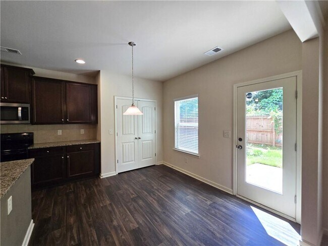 Building Photo - 1043 Blind Brook Cir