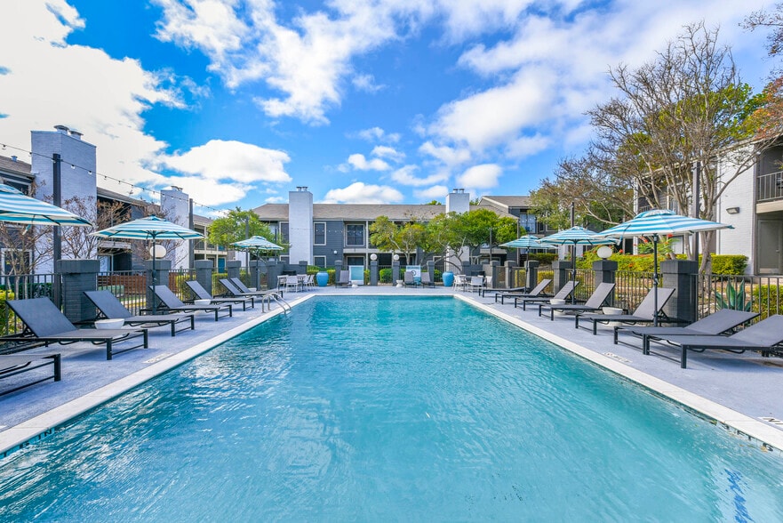 Building Photo - Canvas Apartments