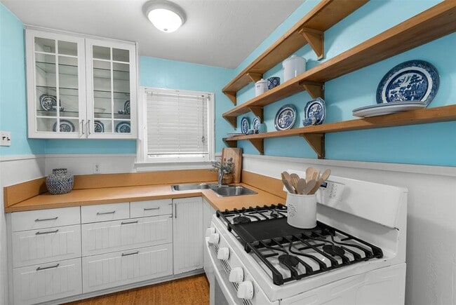 Building Photo - 2108 Rountree Dr