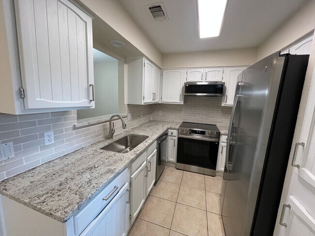 Building Photo - Fully remodeled 3 bedroom duplex for rent in Euless!