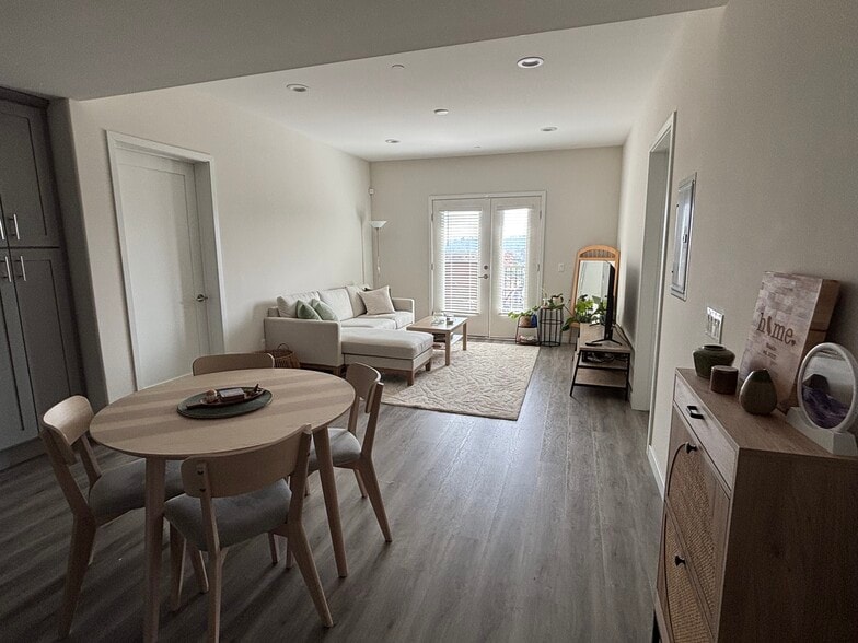 Dining Area & Living Room - 419 N Chandler Ave
