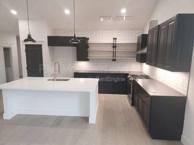 Building Photo - 808 Maybank Dr