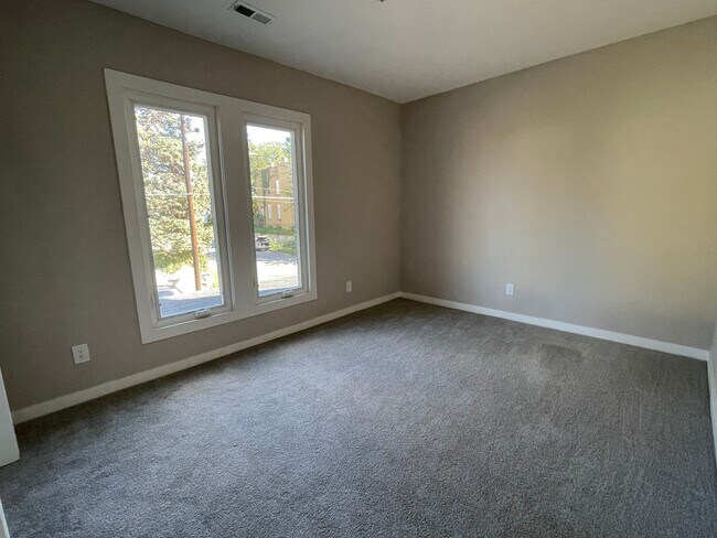 Building Photo - 1002 N 9th St