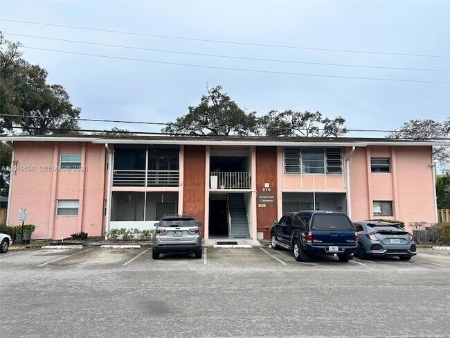 Building Photo - 815 SW 30th St