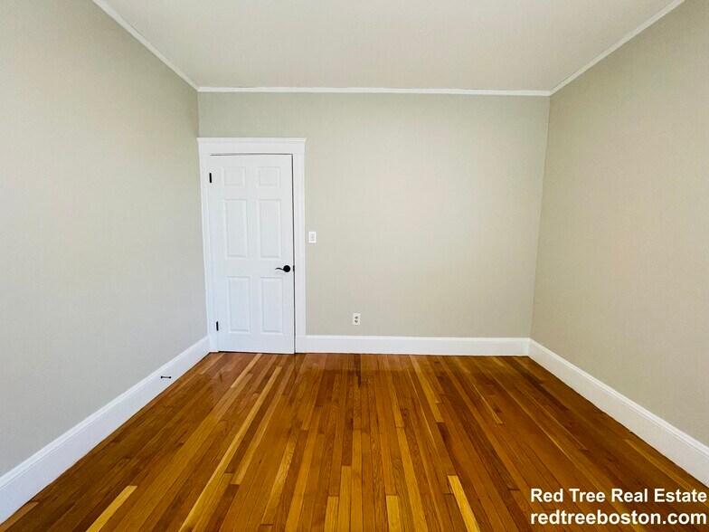 Building Photo - 187 Fellsway W