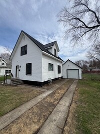 Building Photo - 1420 Okema St