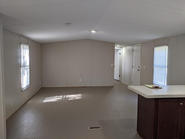 Building Photo - 415 Green Oak Rd