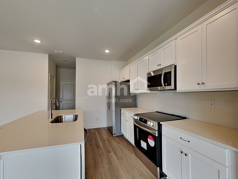 Building Photo - 1020 Bevington Dr