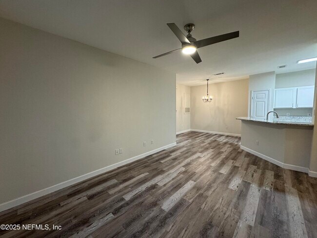 Building Photo - 13703 Richmond Park Dr N