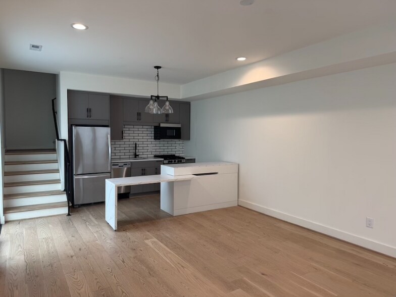 Building Photo - 1330 Columbia Ave