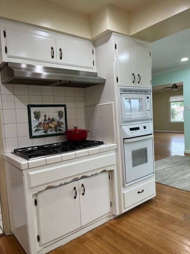 Building Photo - 5273 Montecito Dr