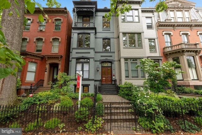 Building Photo - 1310 Vermont Ave NW