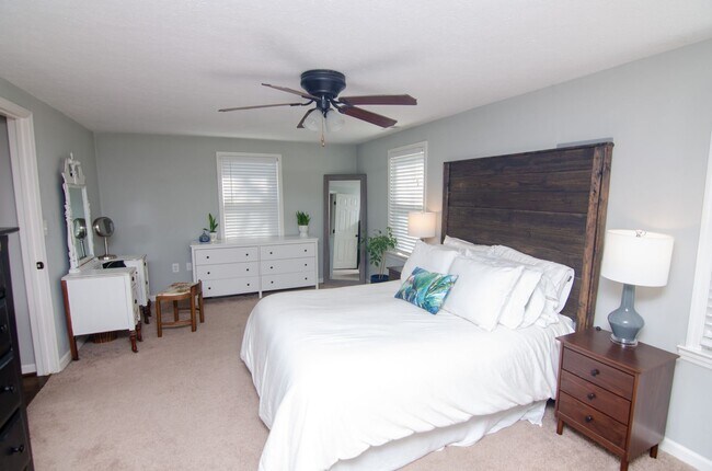 Building Photo - Quaint Single Family Home