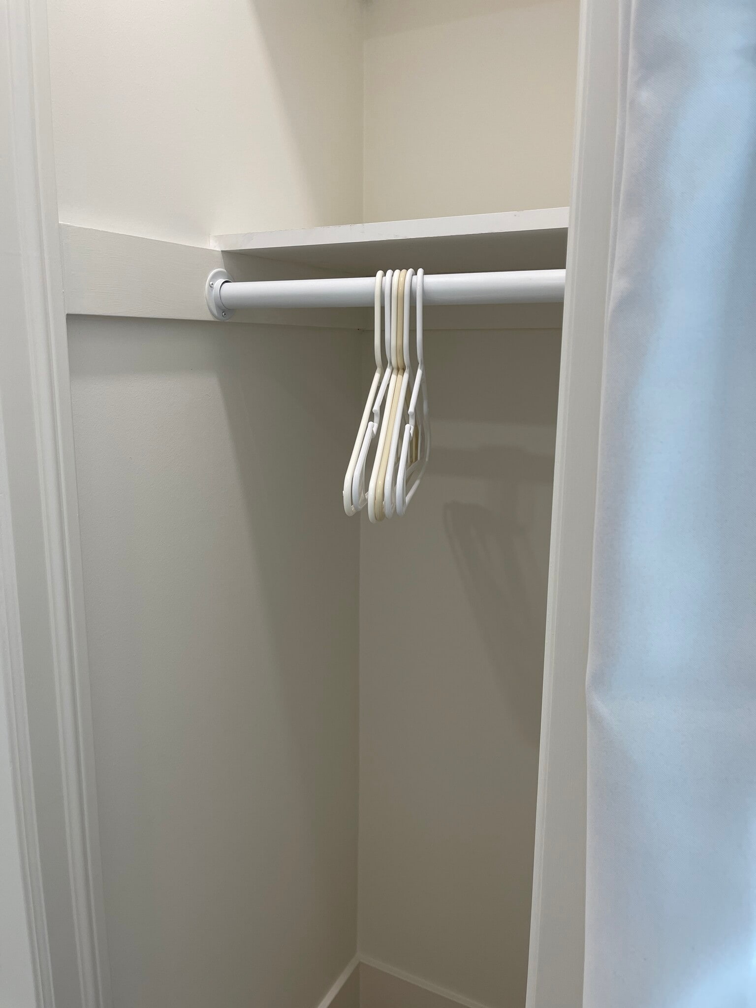 Building Photo - 633 Rocca Ave